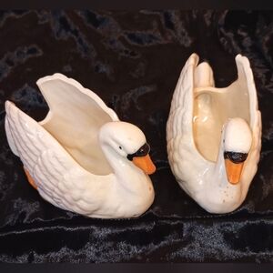 Pair of porcelain swans Moriyama Mori-mach small